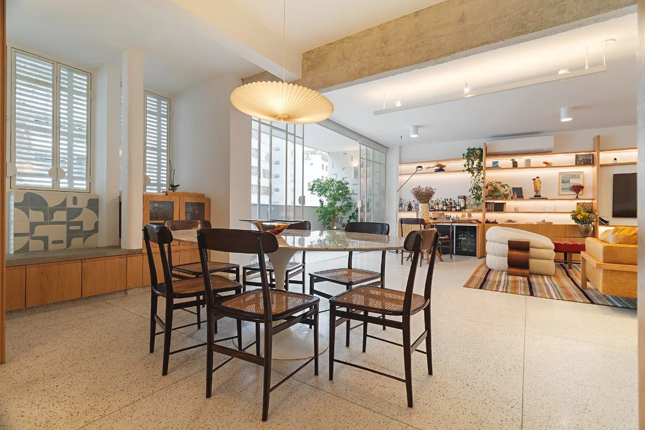 Apartamento reformado em edifício assinado por David Libeskind – AP4485