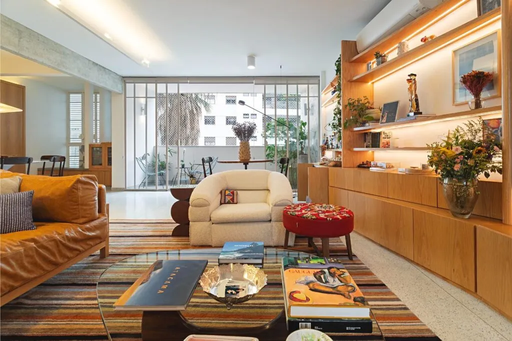 Apartamento reformado em edifício assinado por David Libeskind – AP4485