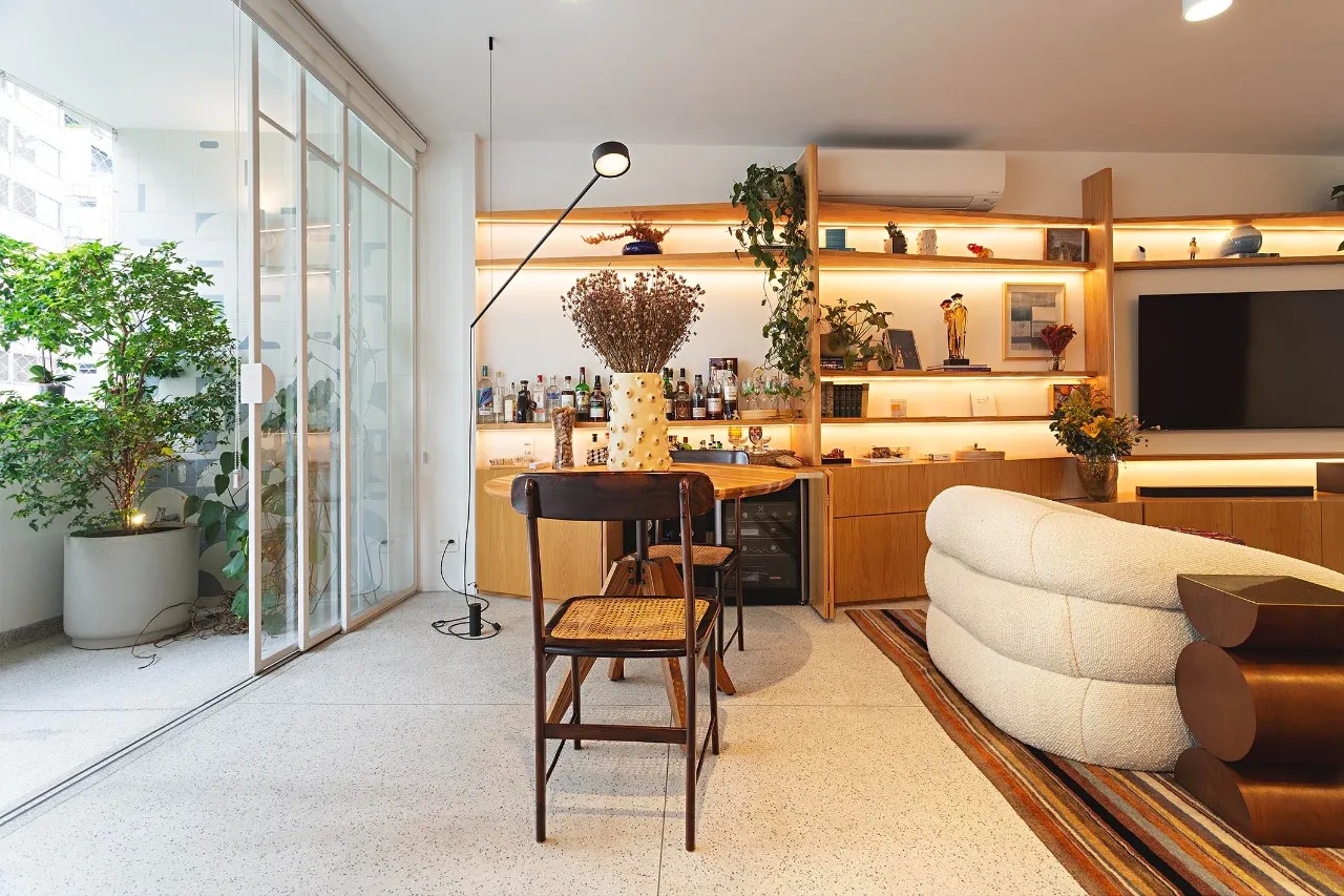 Apartamento reformado em edifício assinado por David Libeskind – AP4485