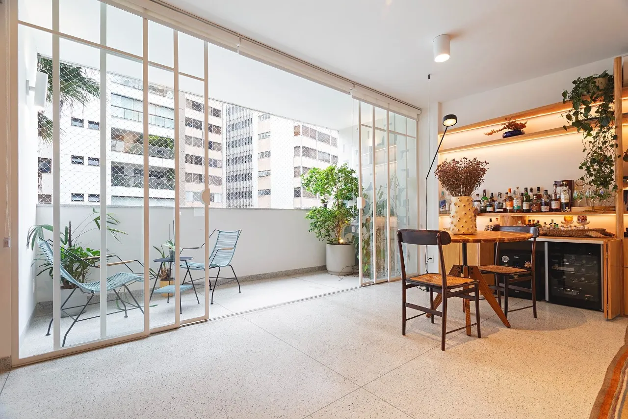 Apartamento reformado em edifício assinado por David Libeskind – AP4485