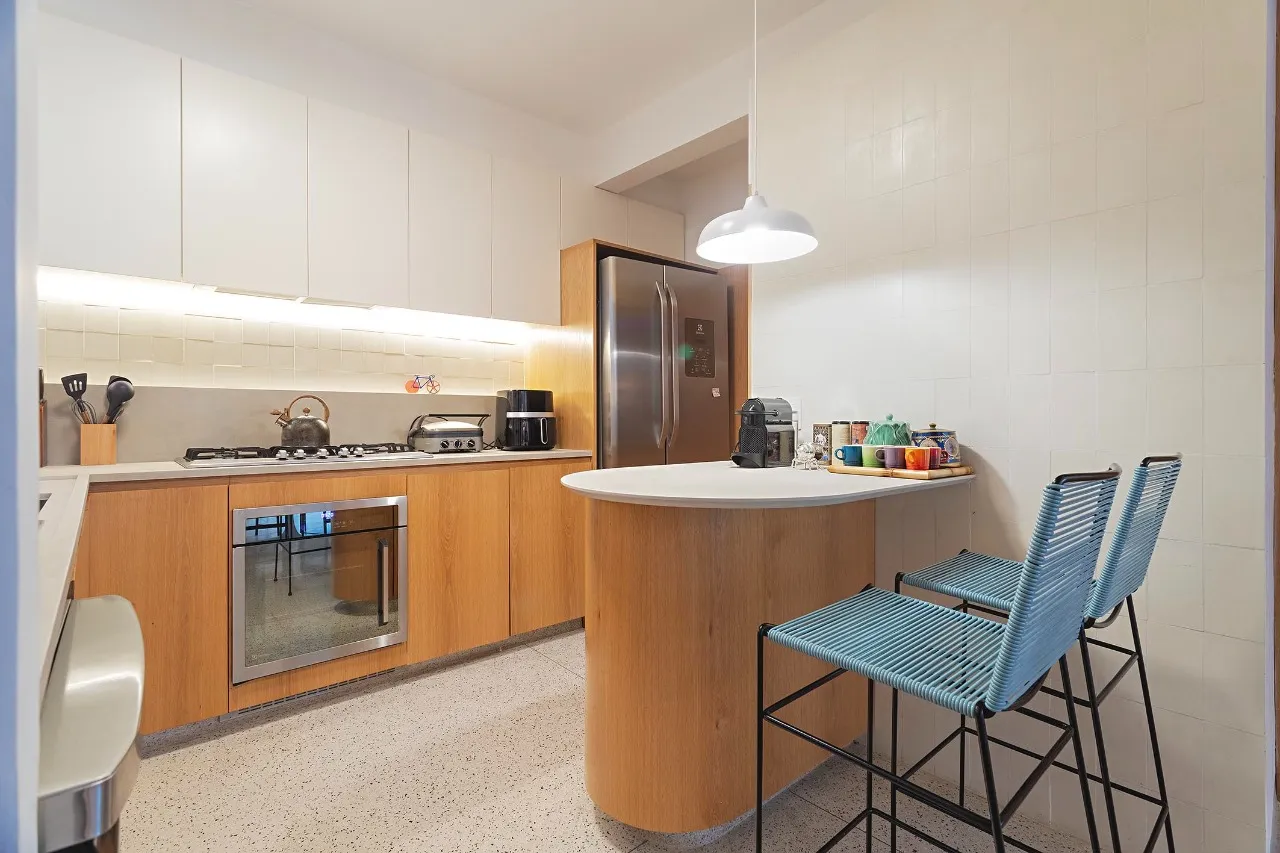 Apartamento reformado em edifício assinado por David Libeskind – AP4485