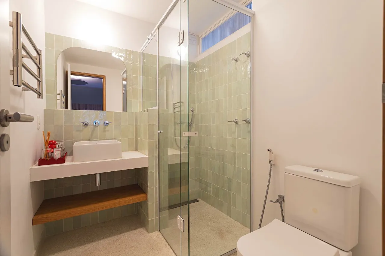 Apartamento reformado em edifício assinado por David Libeskind – AP4485