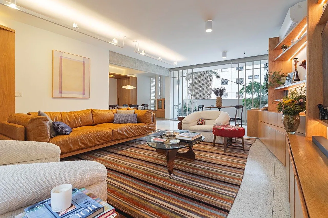 Apartamento reformado em edifício assinado por David Libeskind – AP4485