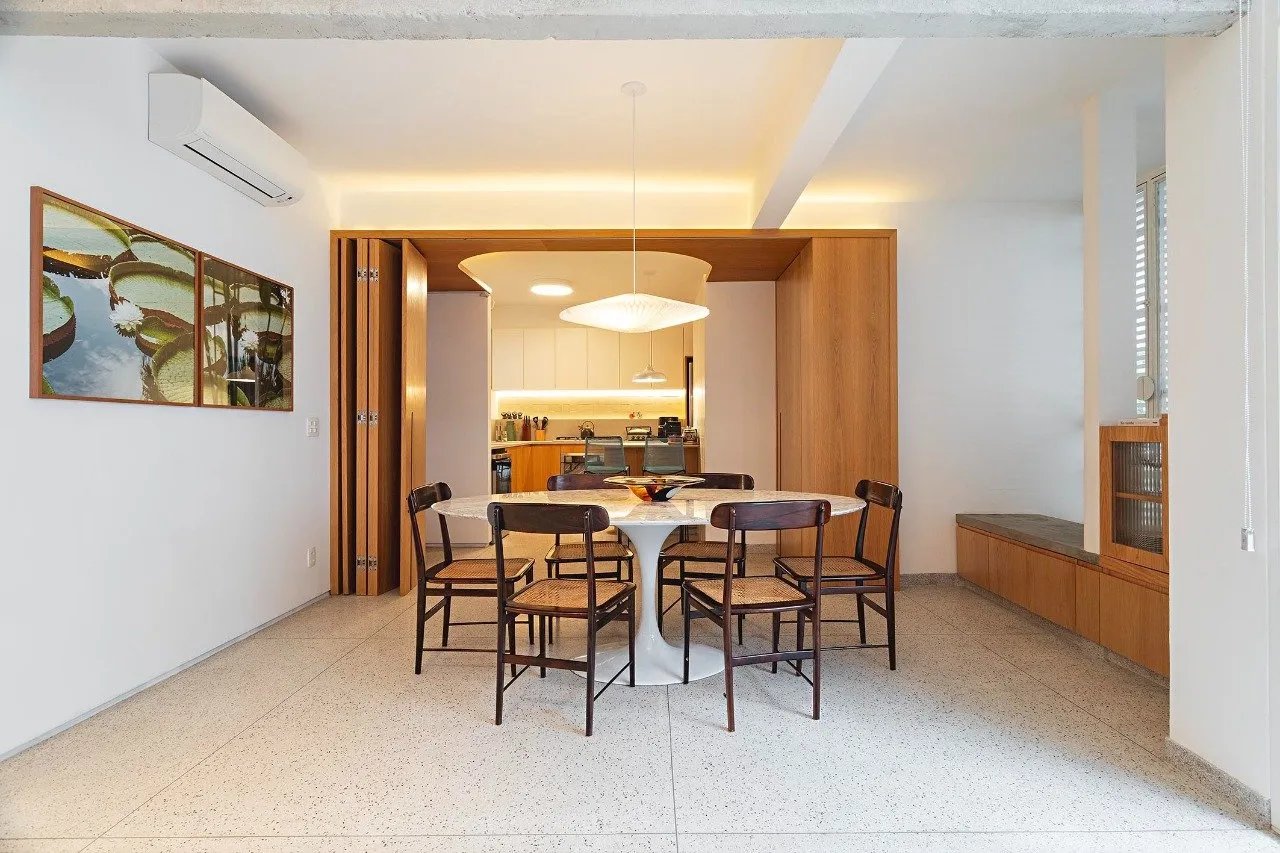 Apartamento reformado em edifício assinado por David Libeskind – AP4485