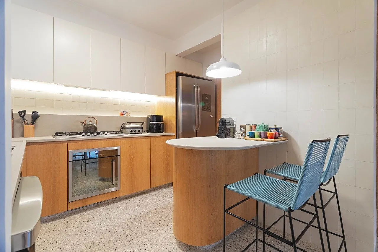 Apartamento reformado em edifício assinado por David Libeskind – AP4485