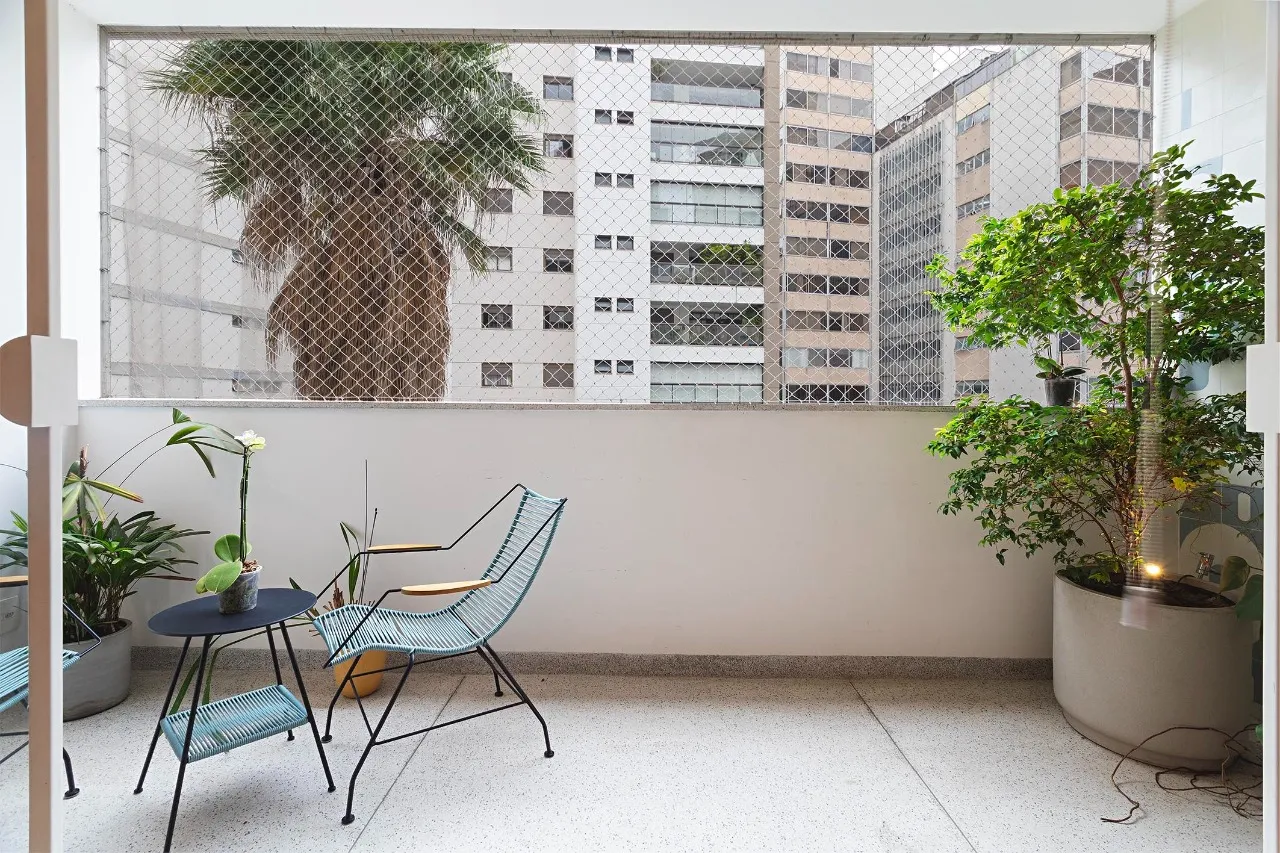 Apartamento reformado em edifício assinado por David Libeskind – AP4485