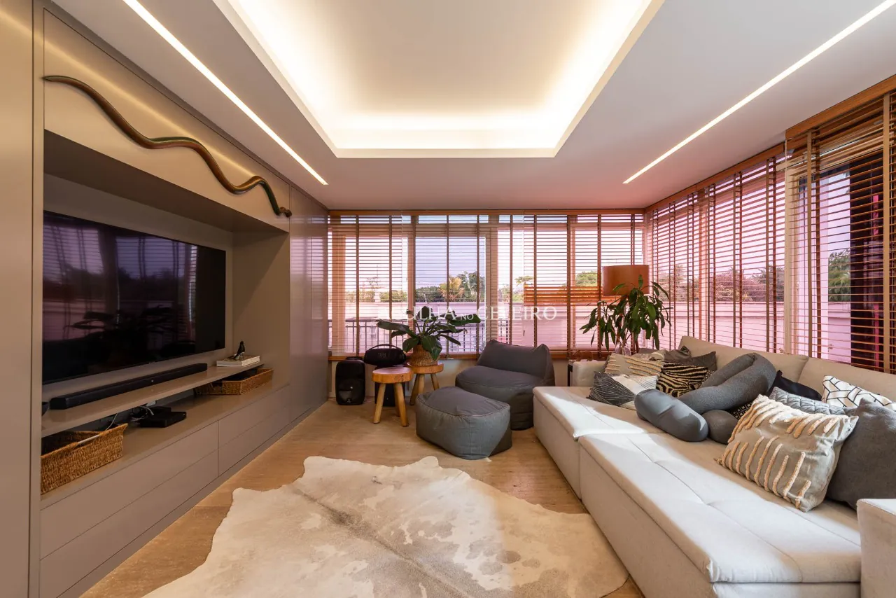 Cobertura reformada à venda em Alto de Pinheiros. – CO0401