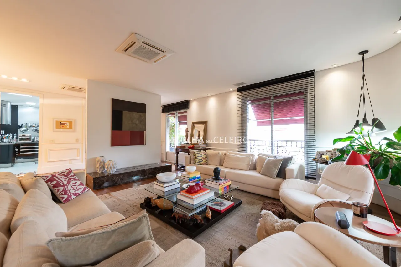 Cobertura reformada à venda em Alto de Pinheiros. – CO0401