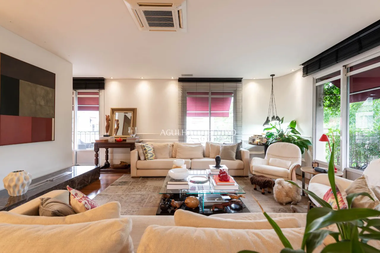 Cobertura reformada à venda em Alto de Pinheiros. – CO0401