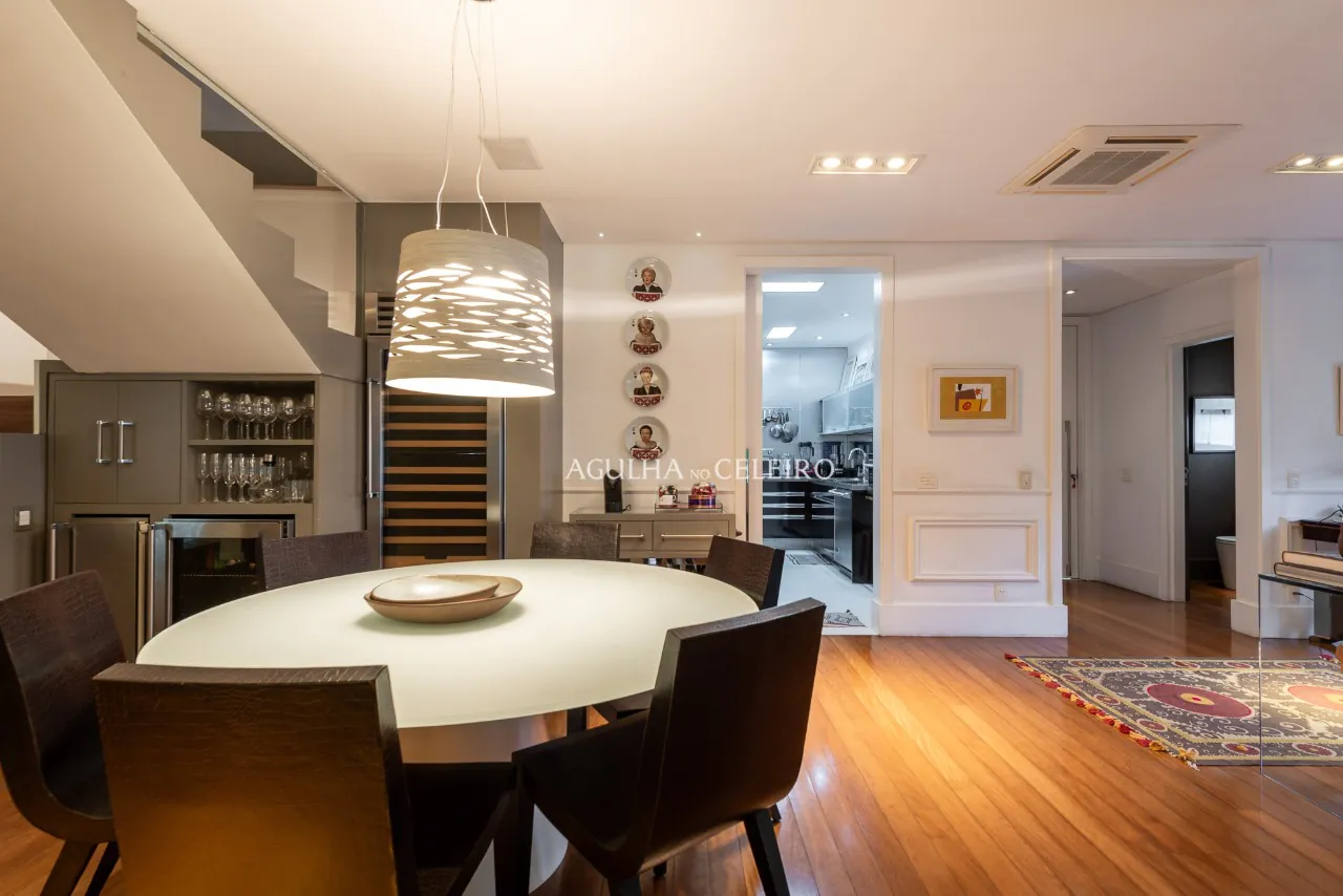 Cobertura reformada à venda em Alto de Pinheiros. – CO0401