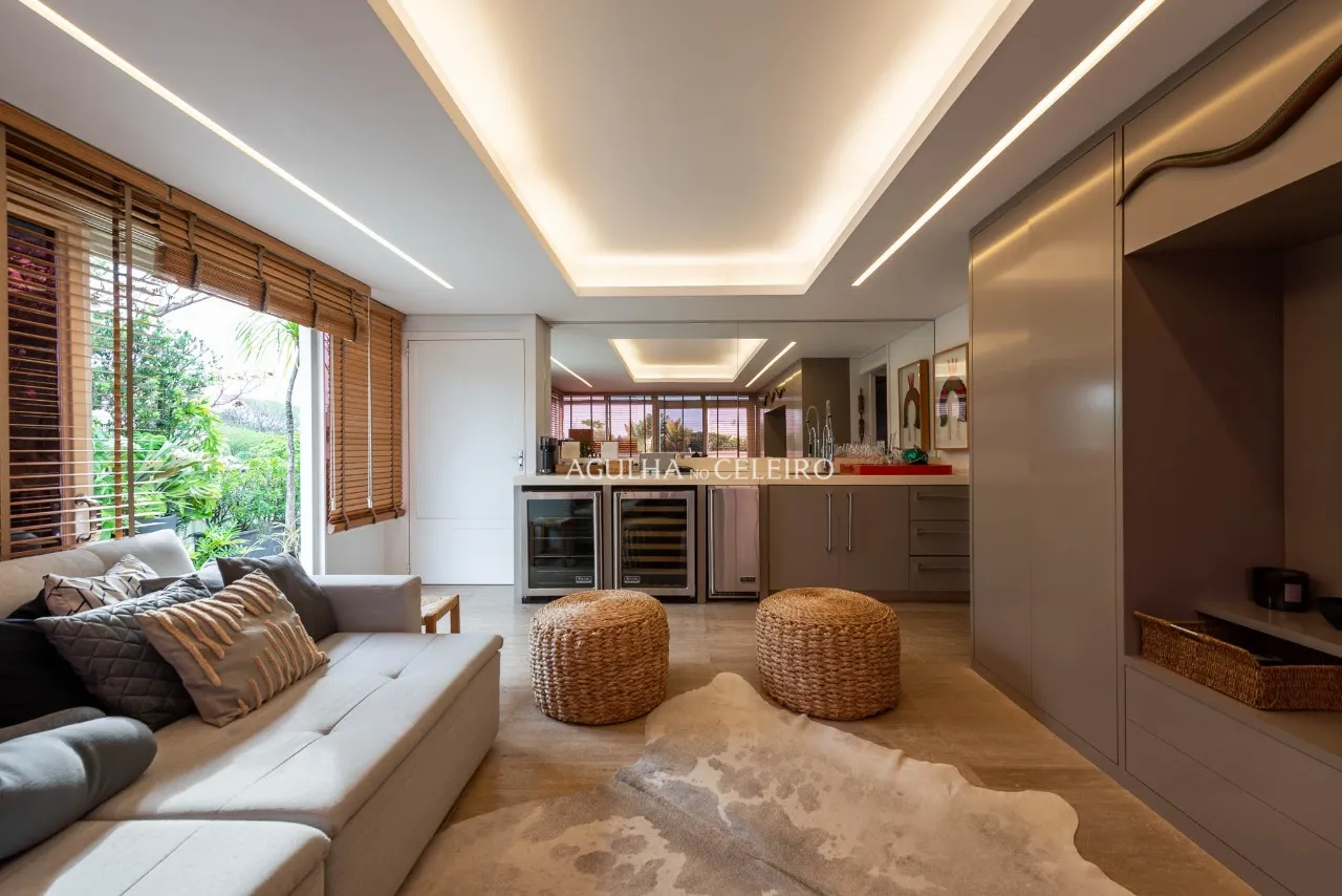 Cobertura reformada à venda em Alto de Pinheiros. – CO0401