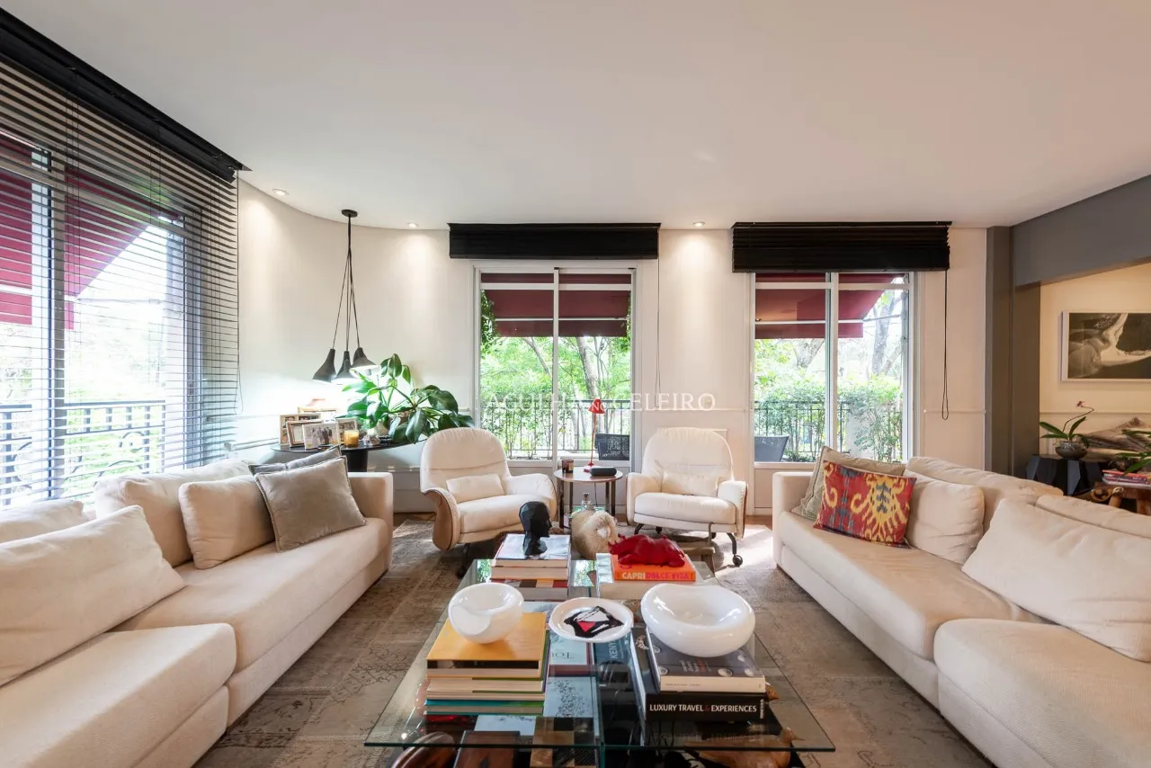 Cobertura reformada à venda em Alto de Pinheiros. – CO0401