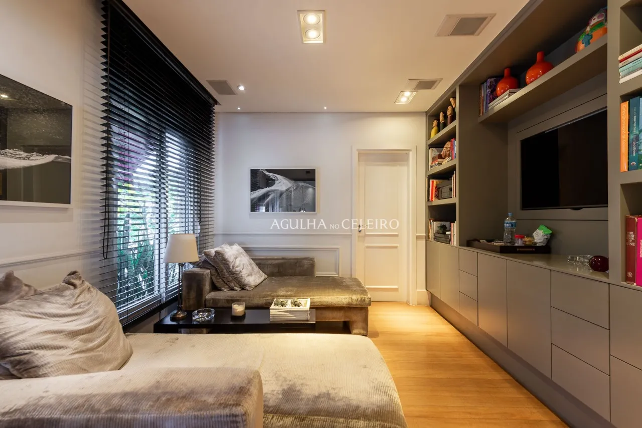 Cobertura reformada à venda em Alto de Pinheiros. – CO0401