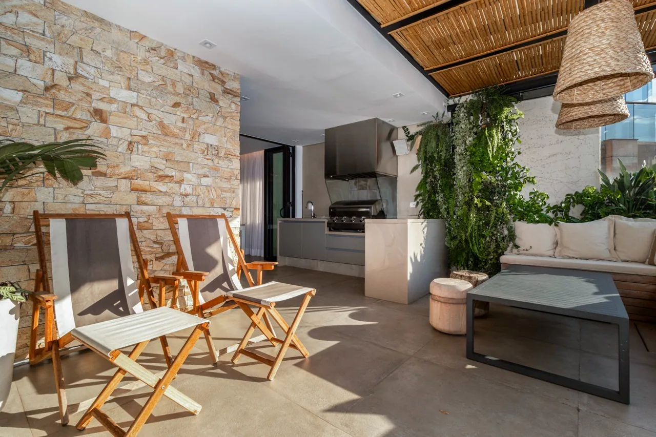 Cobertura no Itaim com super reforma. – CO0594