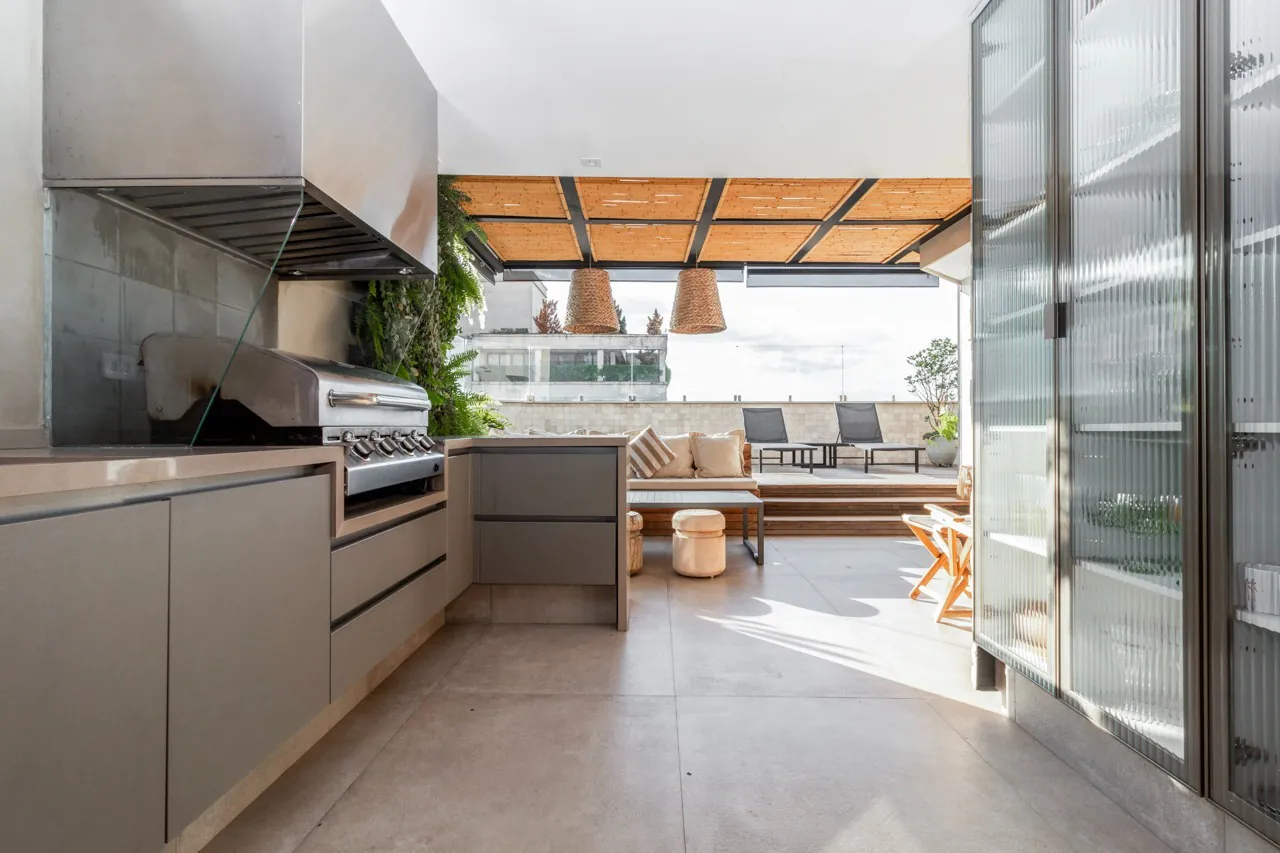 Cobertura no Itaim com super reforma. – CO0594