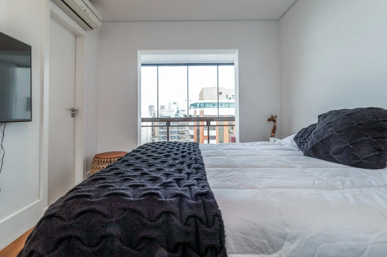 Cobertura no Itaim com super reforma. – CO0594