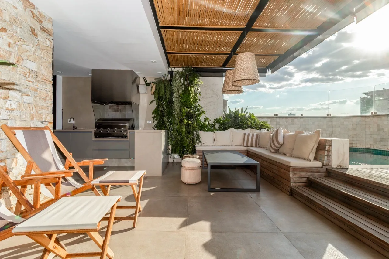 Cobertura no Itaim com super reforma. – CO0594