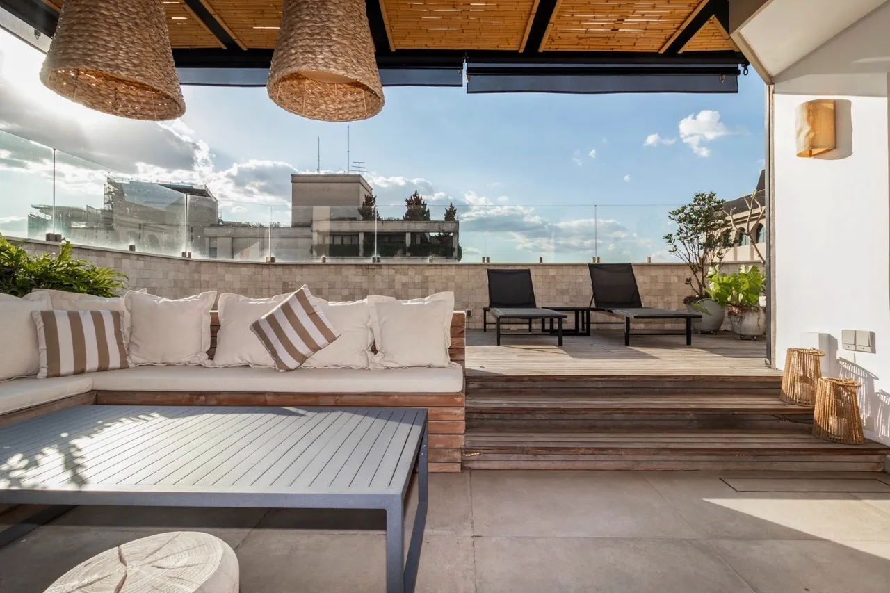 Cobertura no Itaim com super reforma. – CO0594