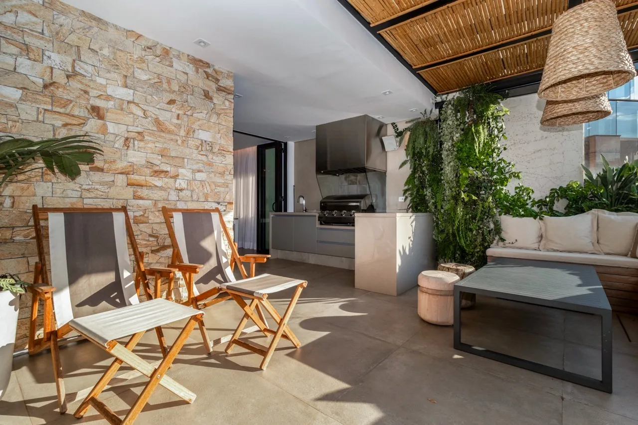 Cobertura no Itaim com super reforma. – CO0594