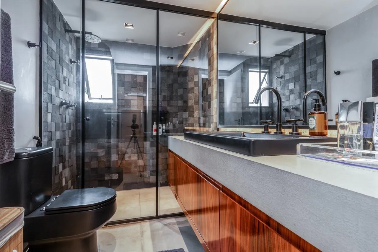 Cobertura no Itaim com super reforma. – CO0594