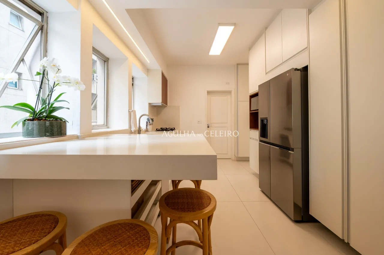 Apartamento todo reformado à venda no coração do Jardim América. – 12422