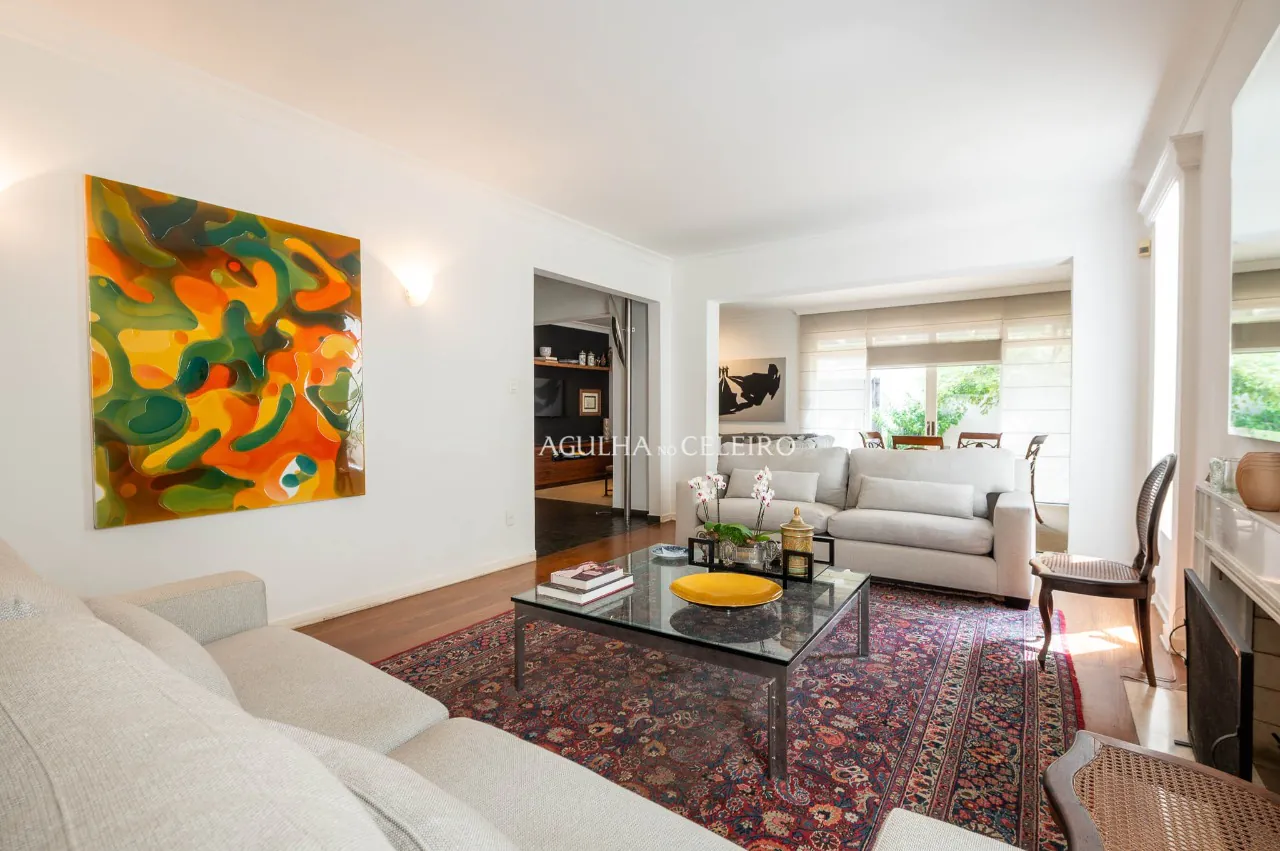 Casa com jardim à venda no Jardim Paulista. – 17388