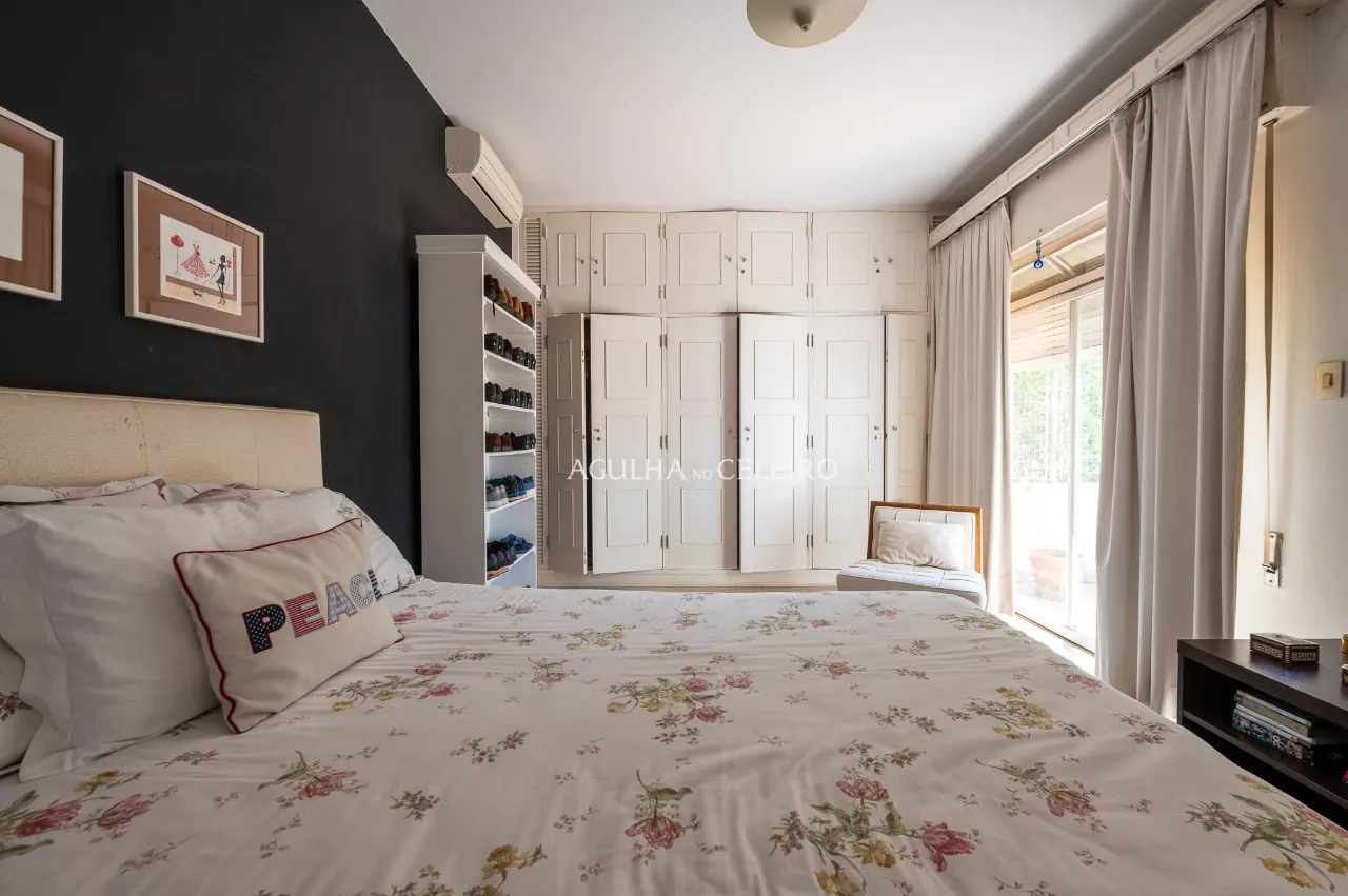 Casa com jardim à venda no Jardim Paulista. – 17388