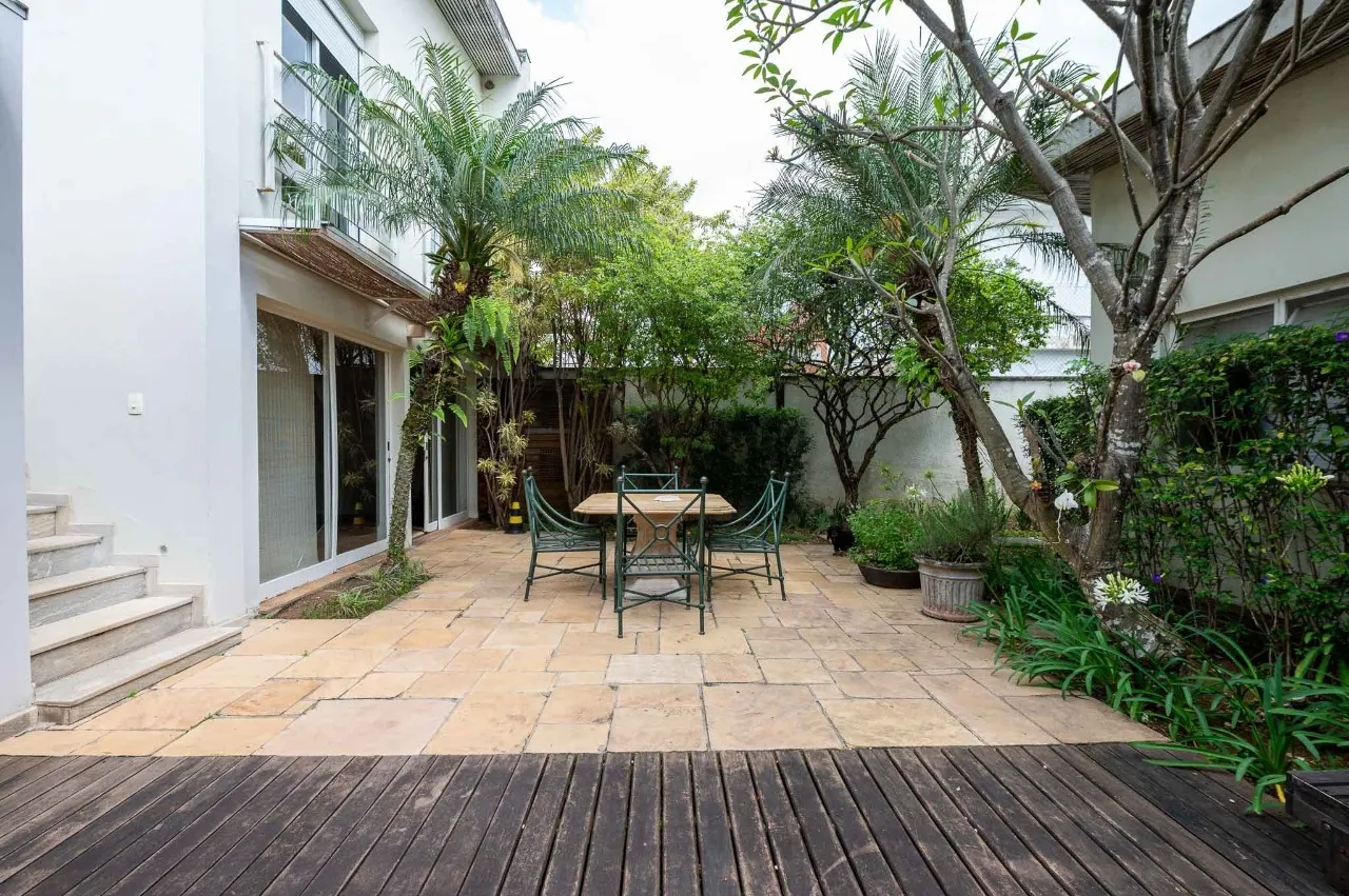 Casa com jardim à venda no Jardim Paulista. – 17388