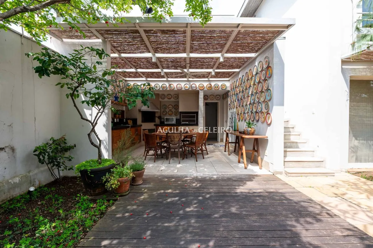 Casa com jardim à venda no Jardim Paulista. – 17388