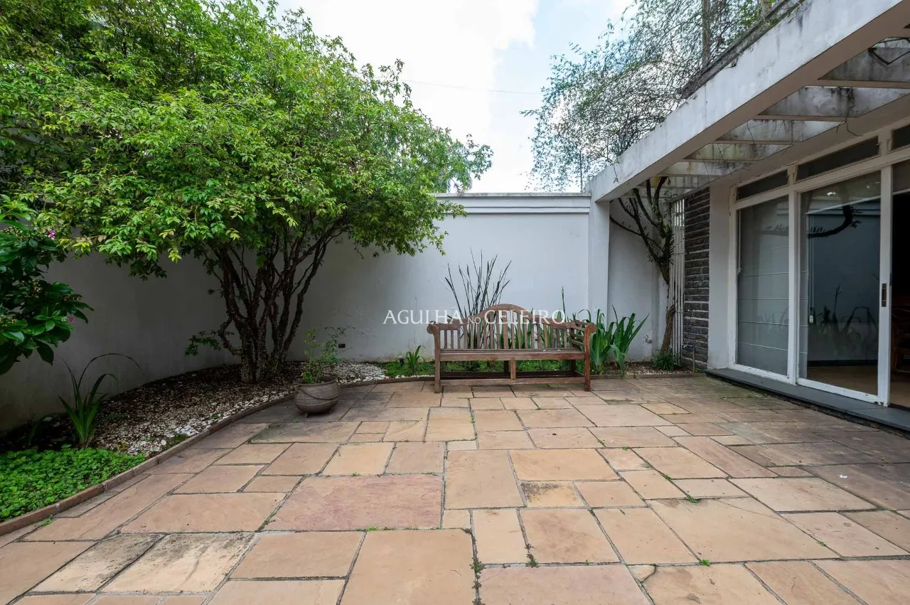 Casa com jardim à venda no Jardim Paulista. – 17388