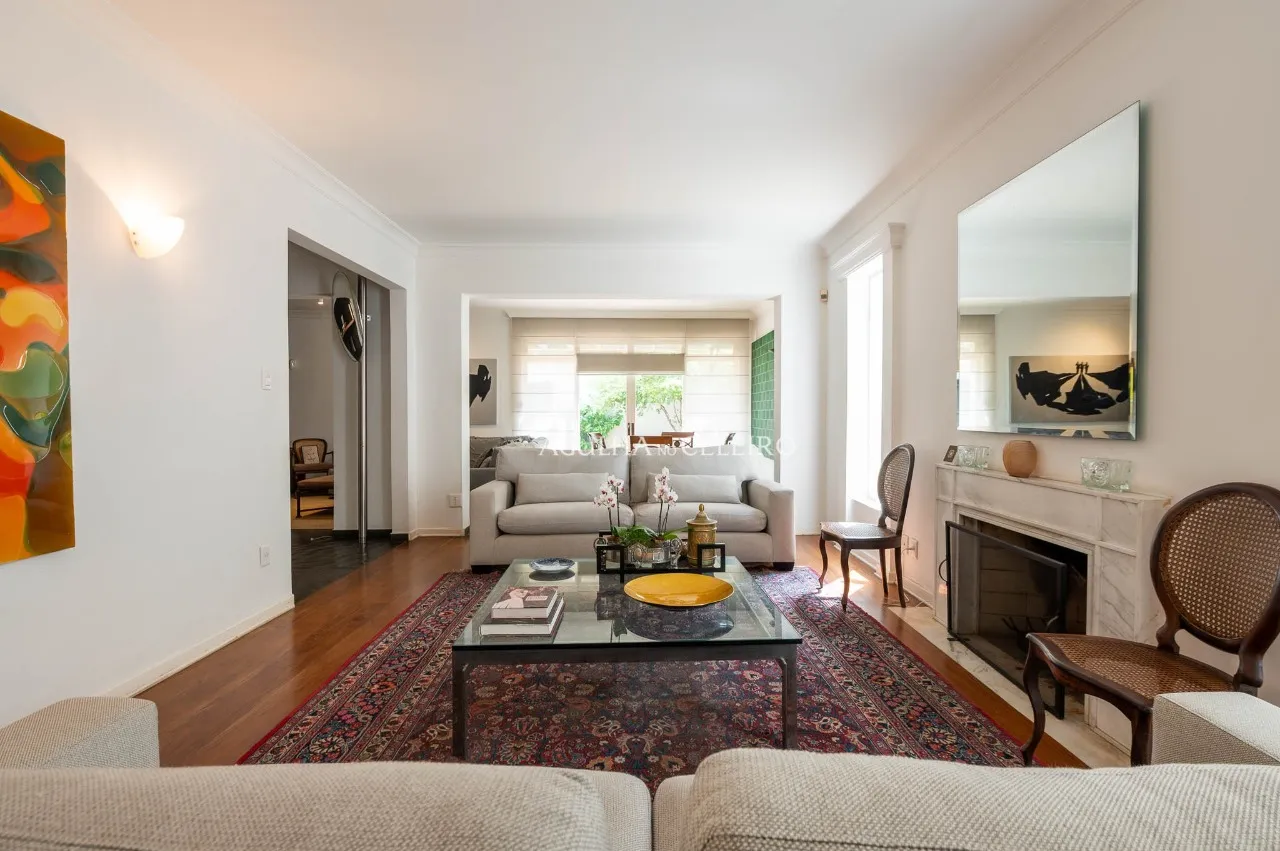 Casa com jardim à venda no Jardim Paulista. – 17388