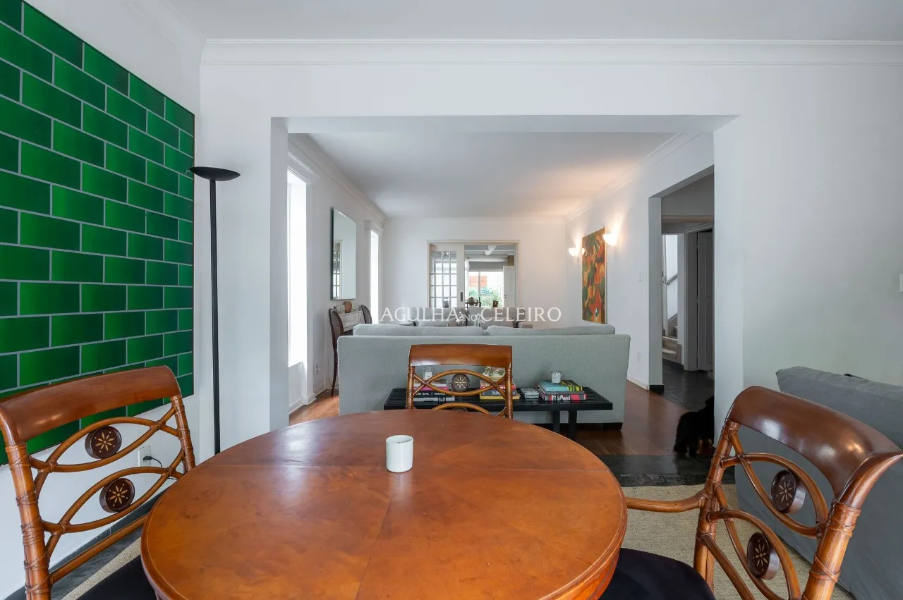 Casa com jardim à venda no Jardim Paulista. – 17388