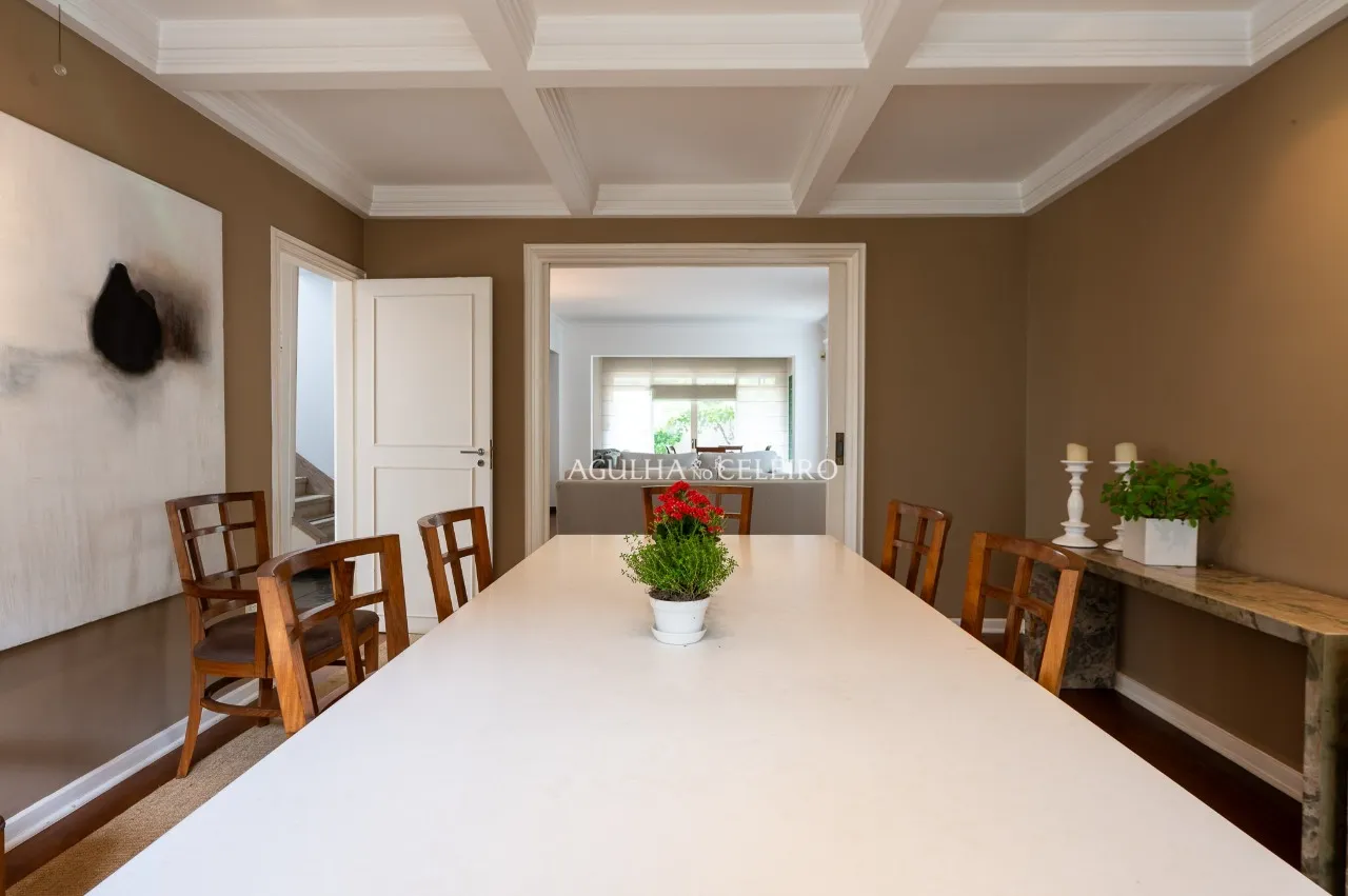 Casa com jardim à venda no Jardim Paulista. – 17388