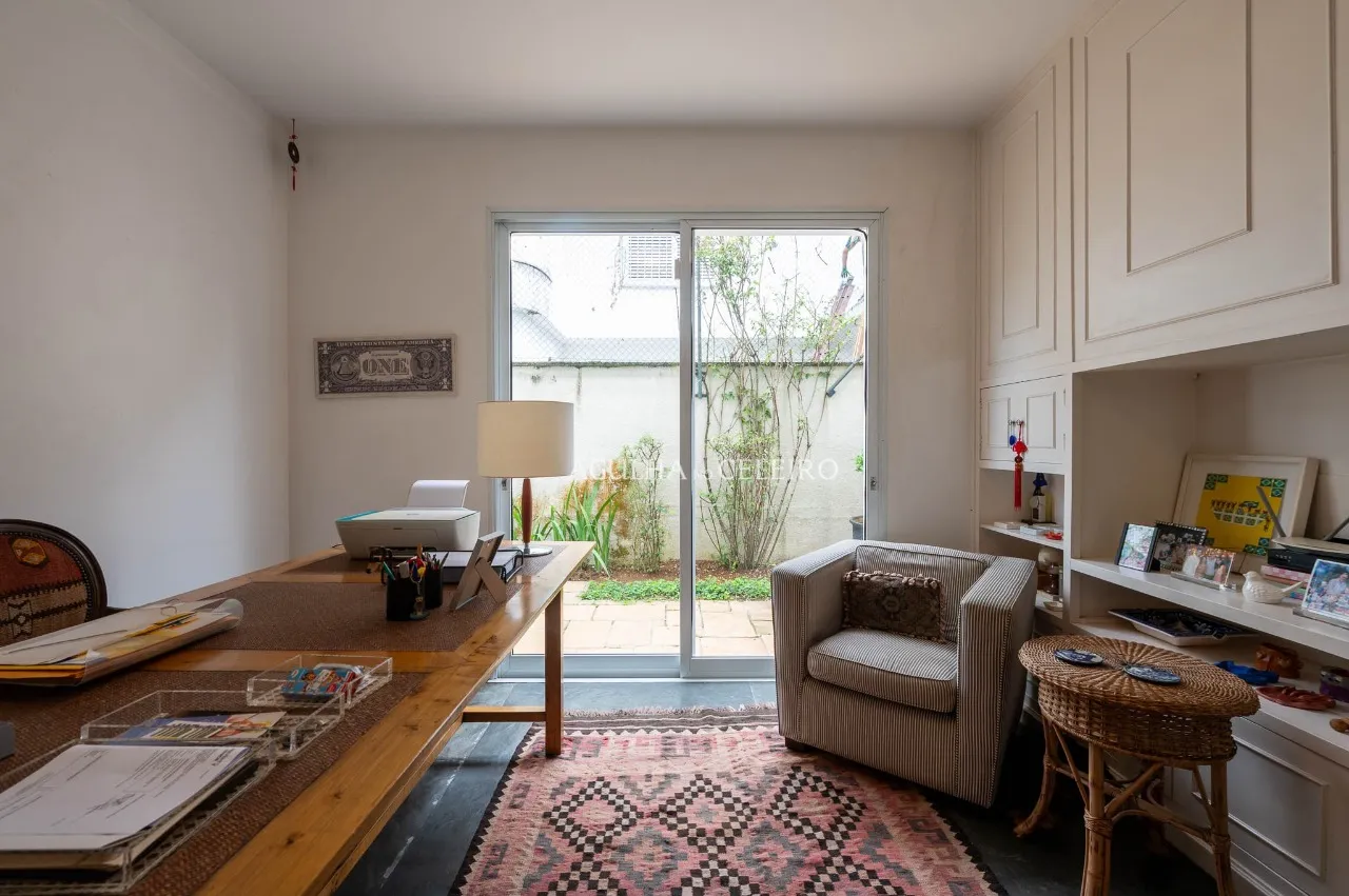 Casa com jardim à venda no Jardim Paulista. – 17388