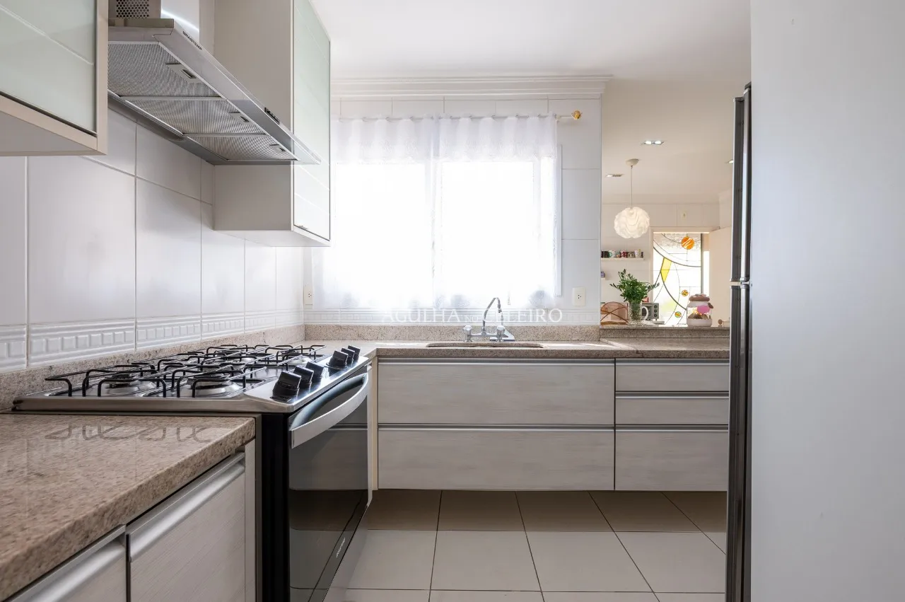 Apartamento espaçoso e ensolarado, à venda no Paraíso. – 17656