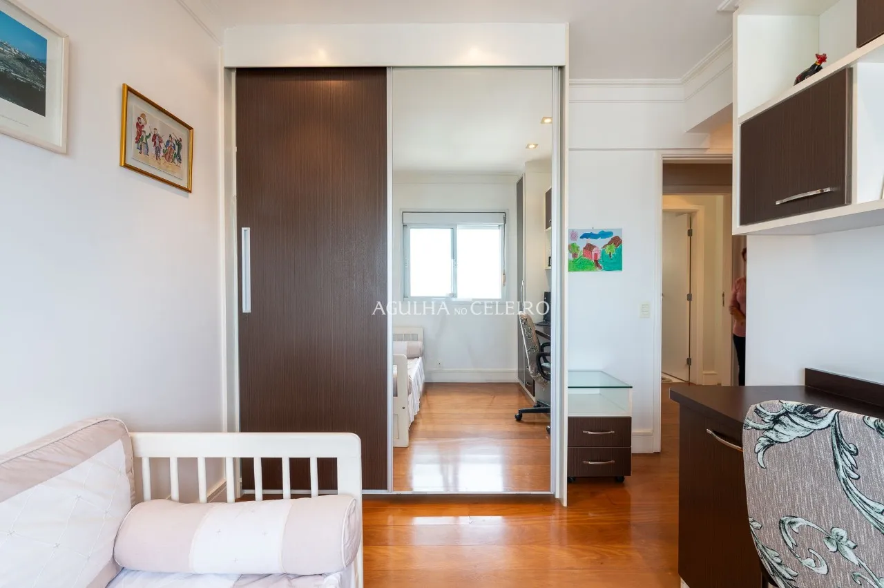 Apartamento espaçoso e ensolarado, à venda no Paraíso. – 17656