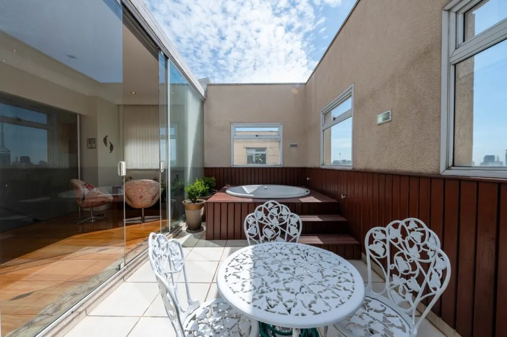 Apartamento espaçoso e ensolarado, à venda no Paraíso. – 17656