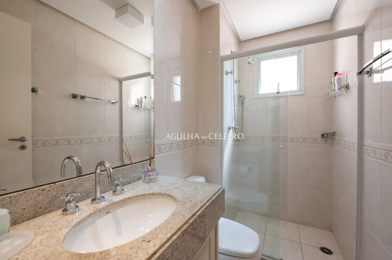 Apartamento espaçoso e ensolarado, à venda no Paraíso. – 17656