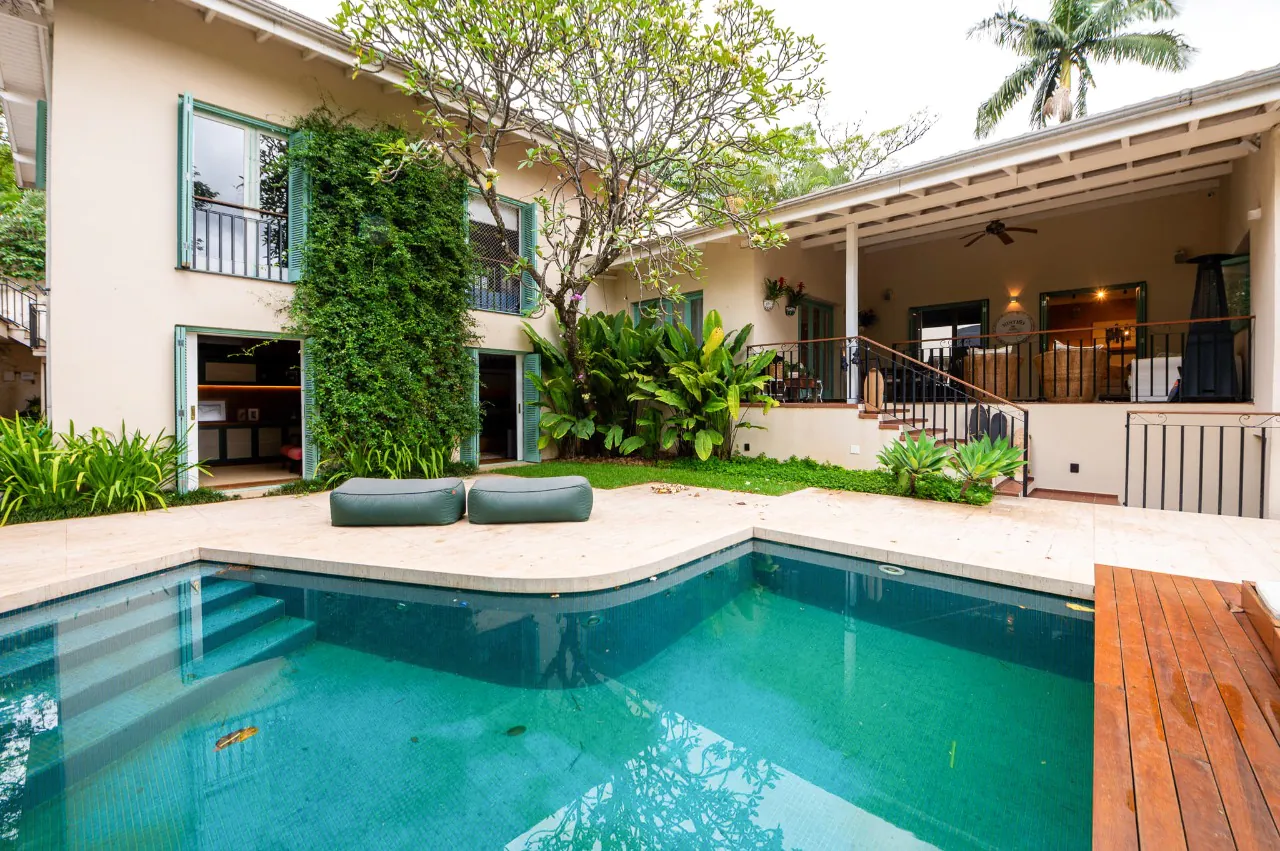 Belíssima casa no miolo do Jardim Guedala. – 17988