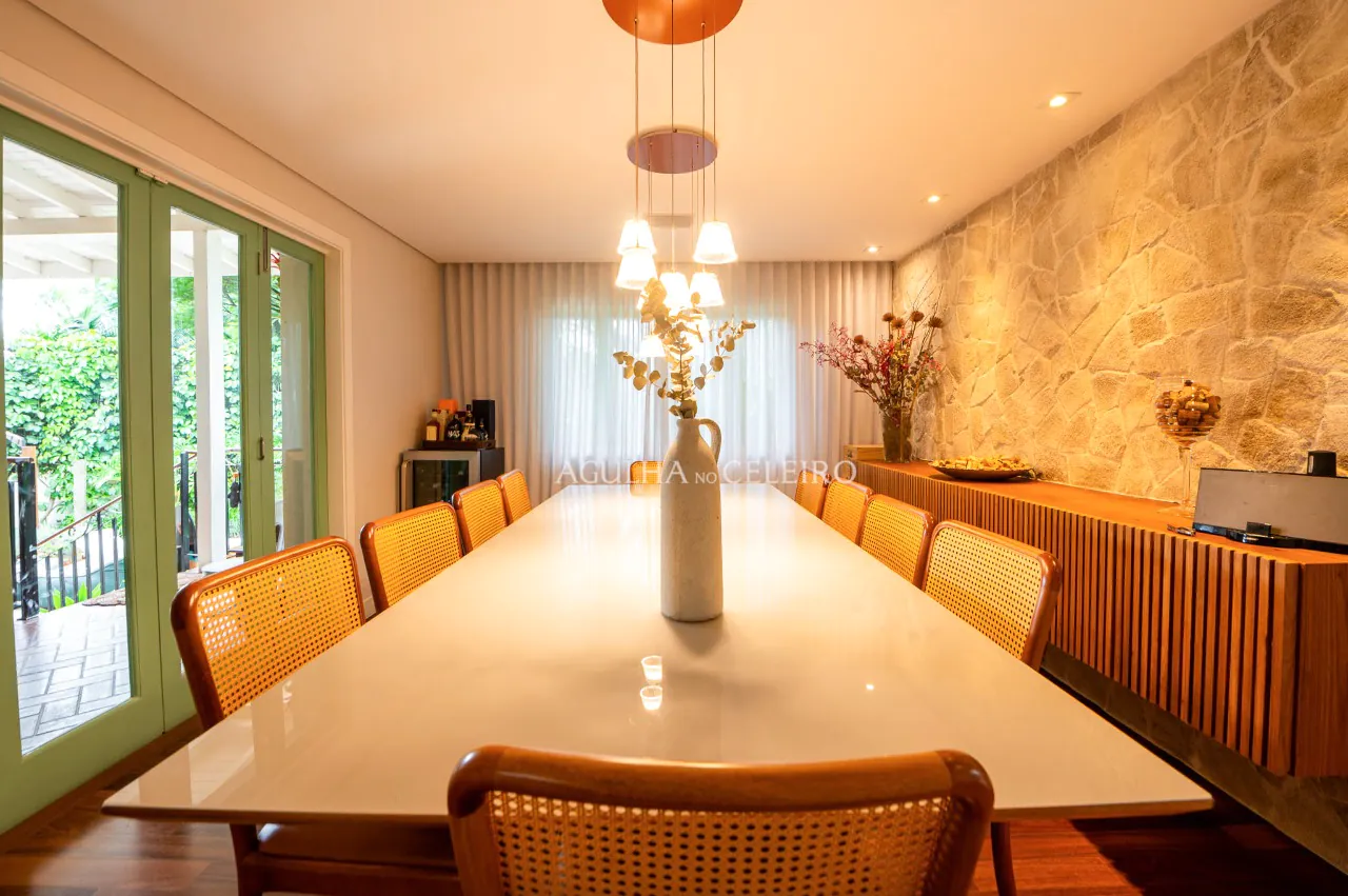 Belíssima casa no miolo do Jardim Guedala. – 17988