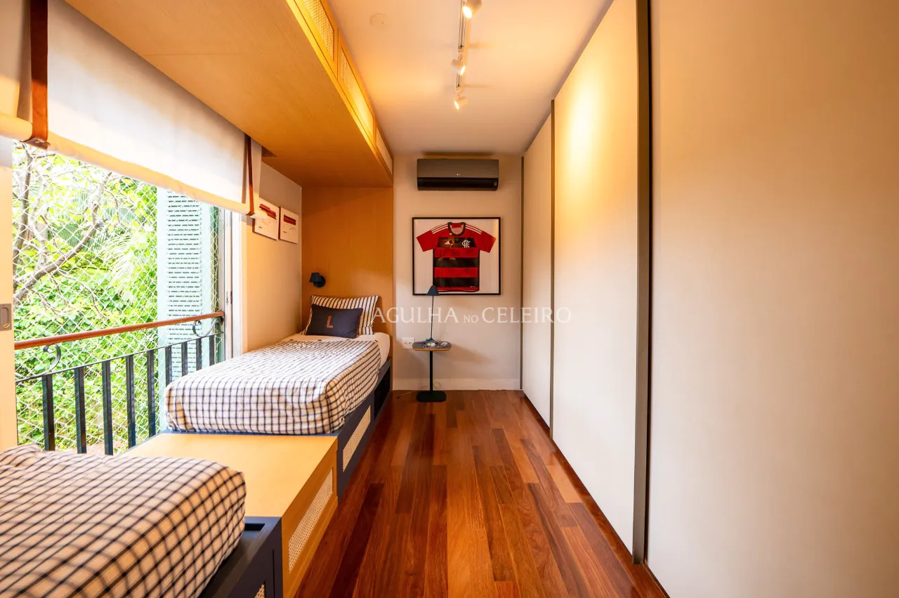 Belíssima casa no miolo do Jardim Guedala. – 17988