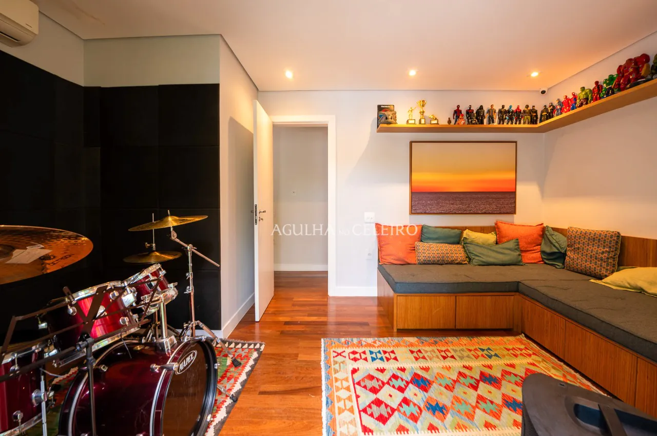 Belíssima casa no miolo do Jardim Guedala. – 17988