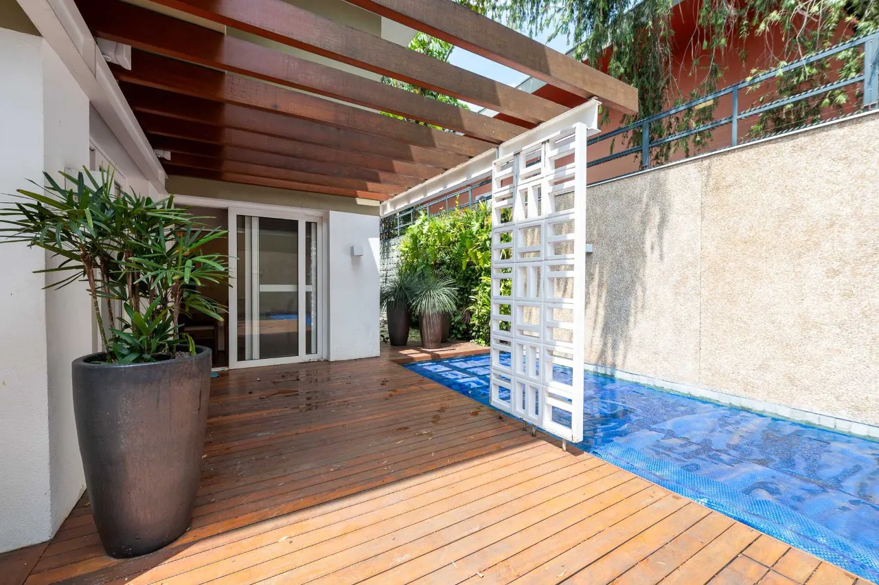 Casa com piscina à venda ou locação em Alto de Pinheiros – 19124