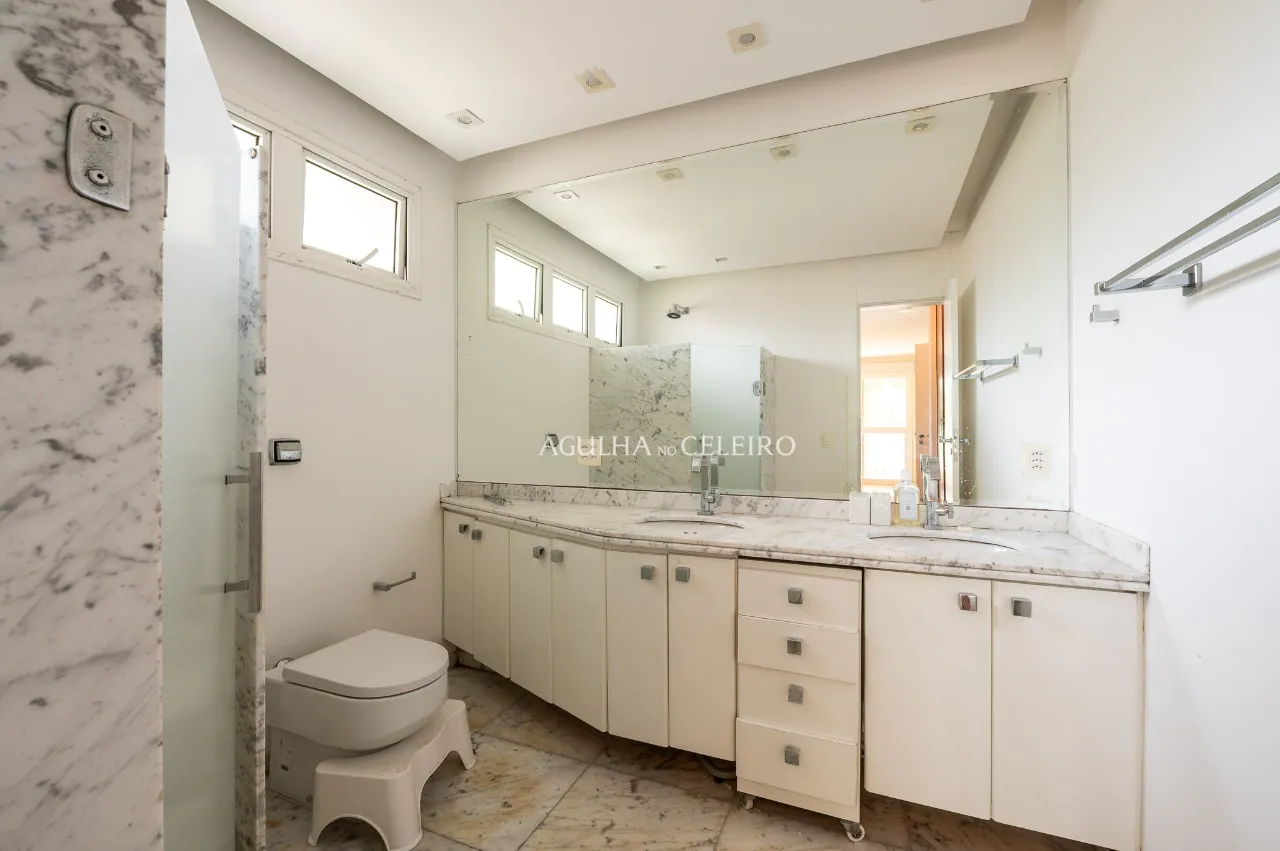 Casa com piscina à venda ou locação em Alto de Pinheiros – 19124