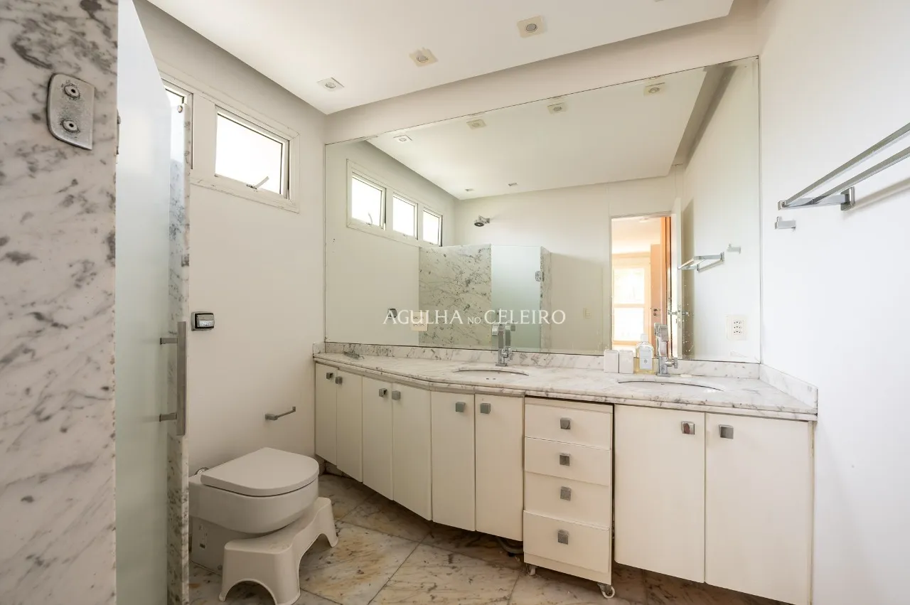 Casa com piscina à venda ou locação em Alto de Pinheiros – 19124