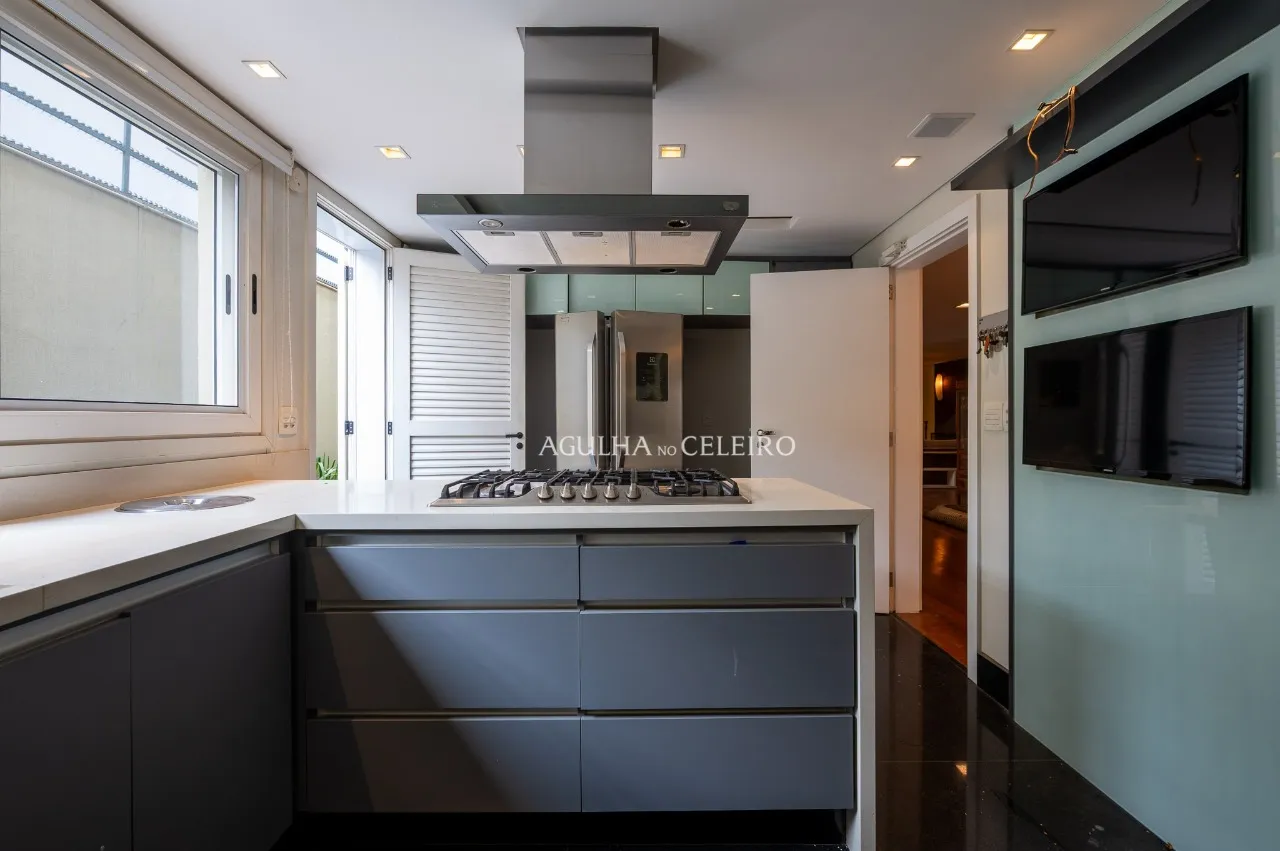 Casa com piscina à venda ou locação em Alto de Pinheiros – 19124