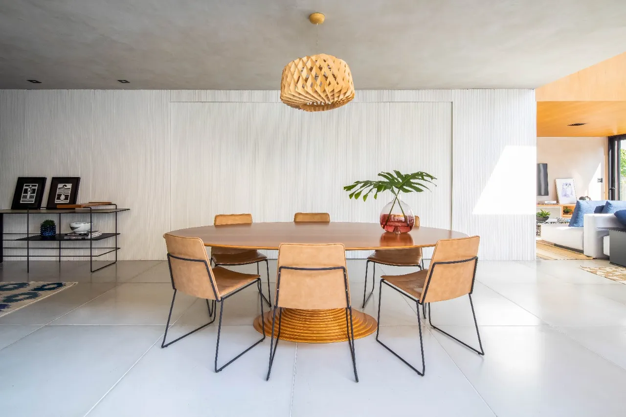 Casa com reforma autoral, jardim com raia e ambientes que respiram luz e calma, no Alto de Pinheiros – 19274