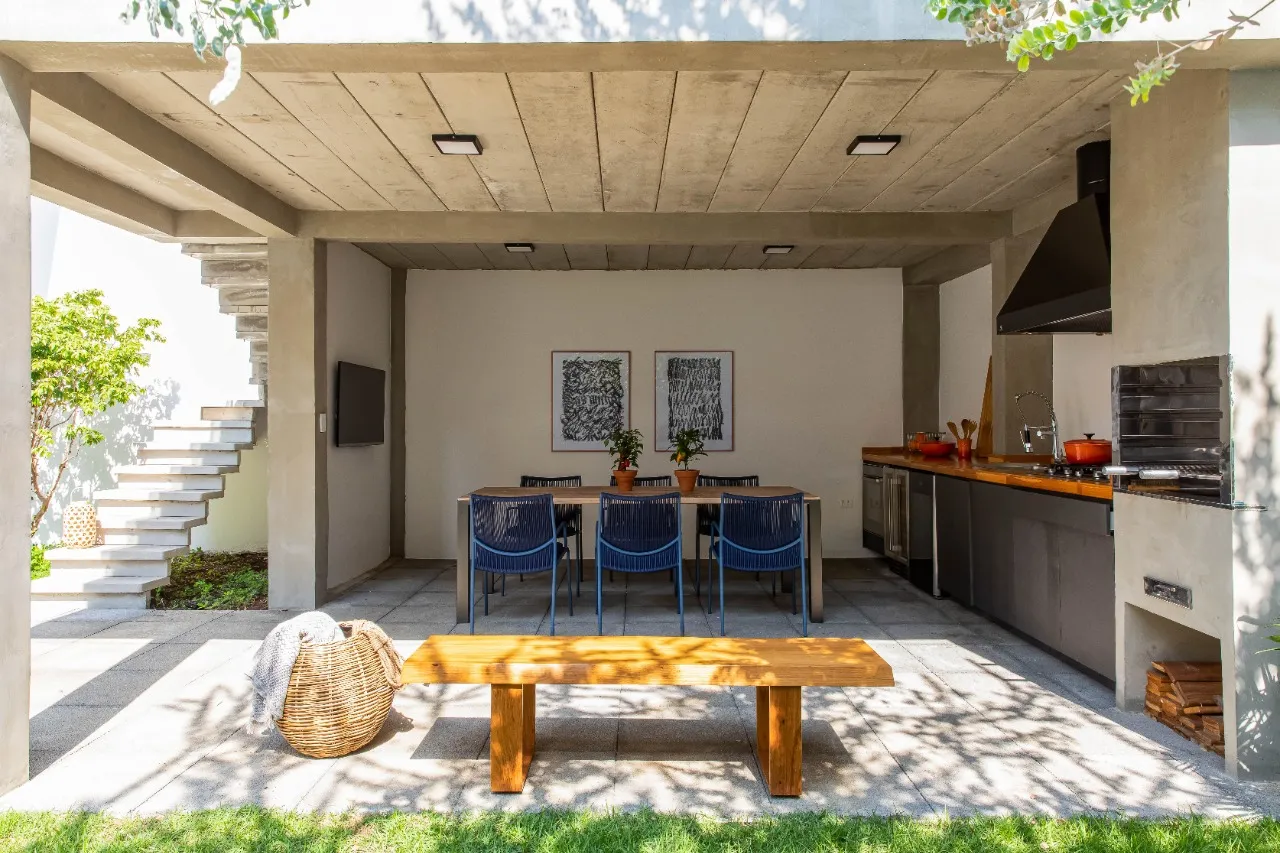 Casa com reforma autoral, jardim com raia e ambientes que respiram luz e calma, no Alto de Pinheiros – 19274