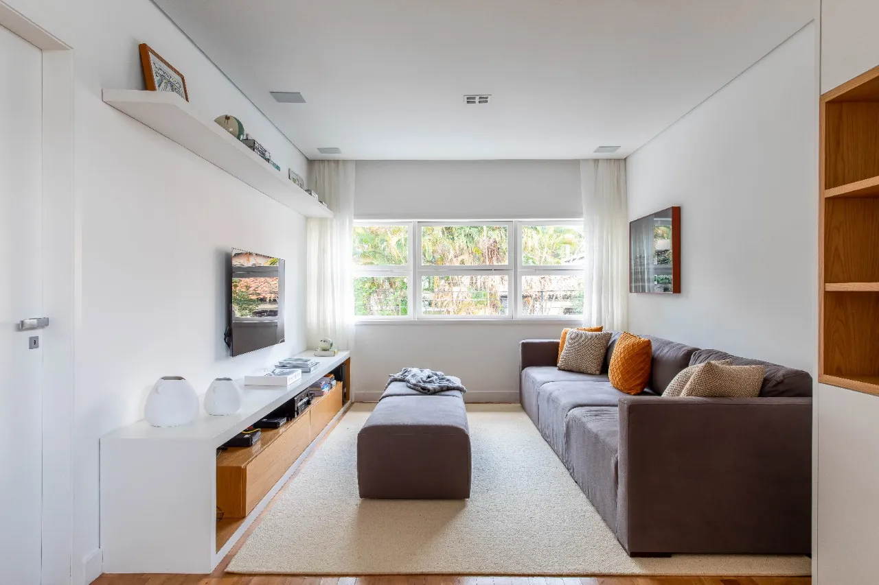 Casa com reforma autoral, jardim com raia e ambientes que respiram luz e calma, no Alto de Pinheiros – 19274