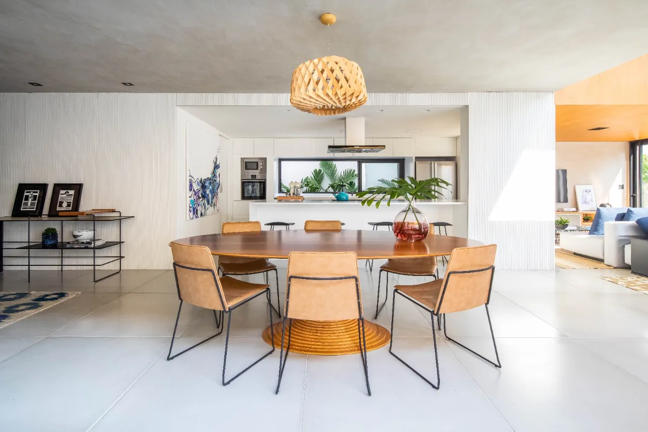 Casa com reforma autoral, jardim com raia e ambientes que respiram luz e calma, no Alto de Pinheiros – 19274